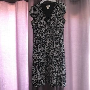 Floral print Ann Taylor Loft dress. Size 8 petite